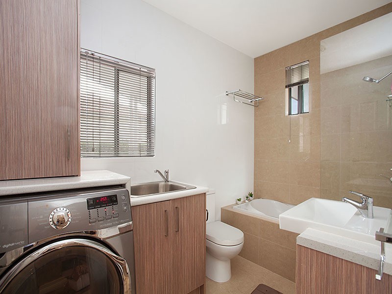 57 Floraville Road, Belmont North NSW 2280