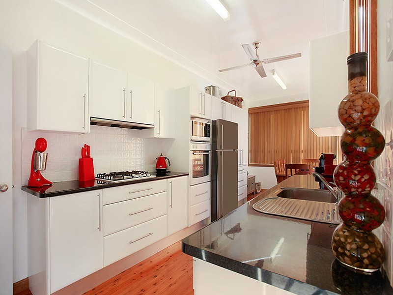 9 Robert Street, Belmont South NSW 2280