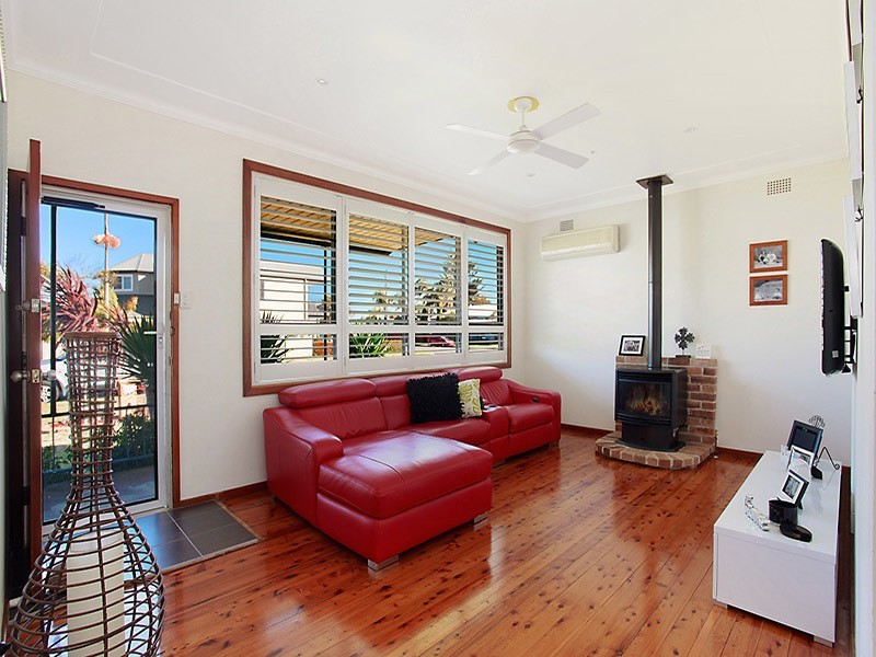 9 Robert Street, Belmont South NSW 2280