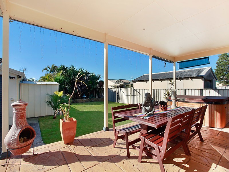 9 Robert Street, Belmont South NSW 2280