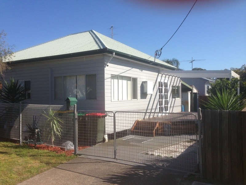 5 Robert Street, Belmont South NSW 2280