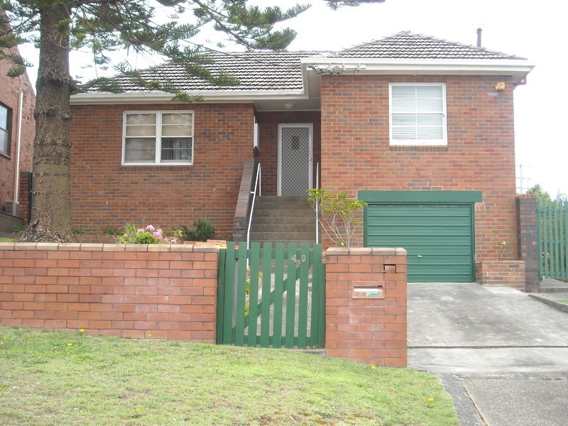 40 Hutchinson Street, Redhead NSW 2290
