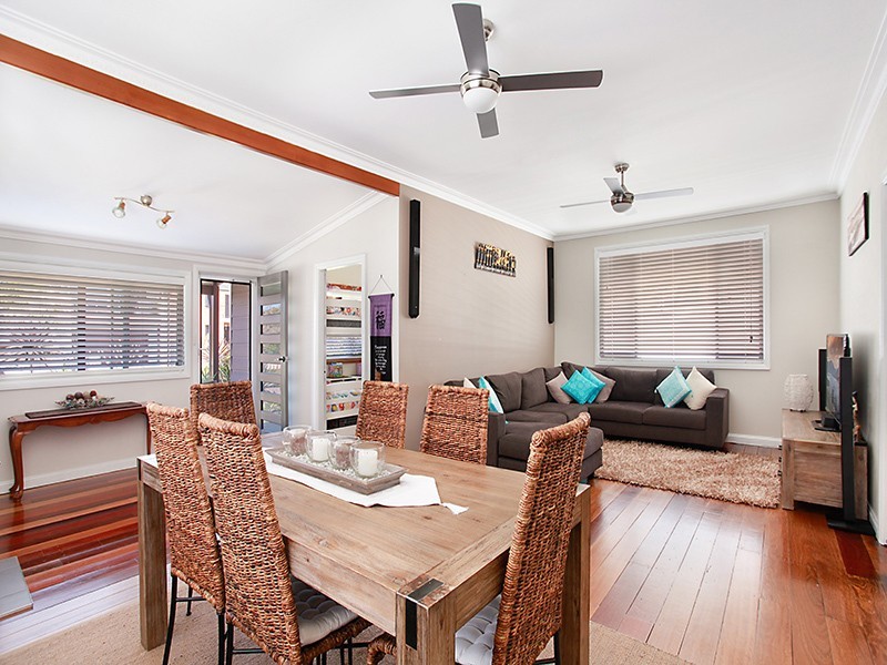 15 Swan Street, Marks Point NSW 2280