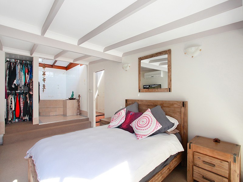 15 Swan Street, Marks Point NSW 2280
