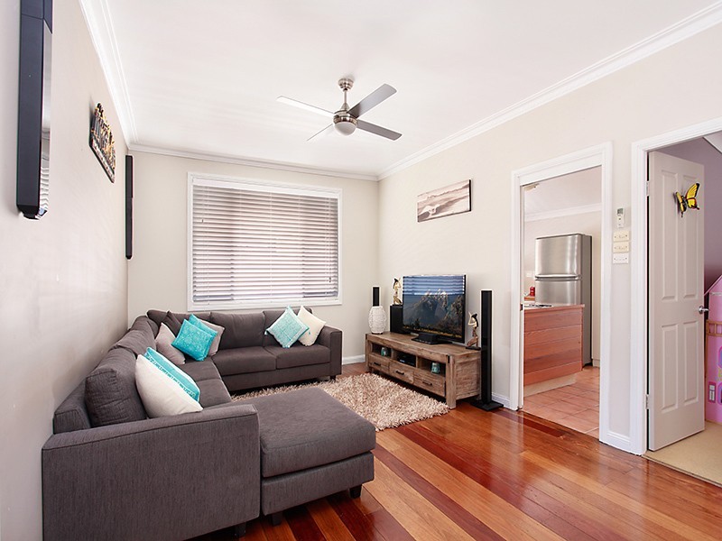 15 Swan Street, Marks Point NSW 2280