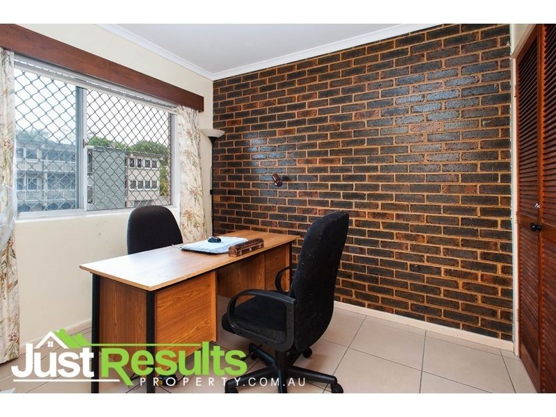 Holland Park West QLD 4121
