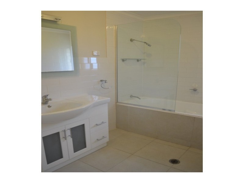 2 McLoughlin Rd, Morayfield QLD 4506