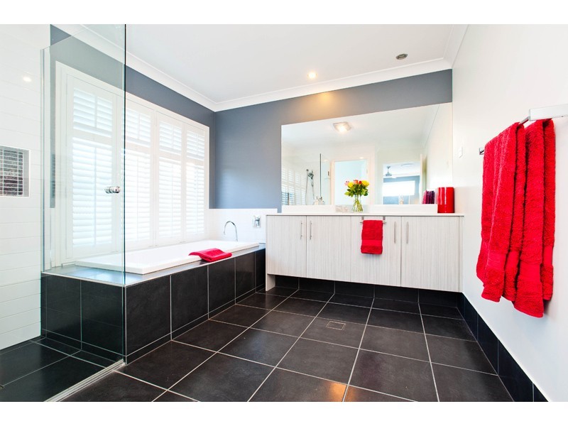 13 Hill Park Lane, Mount Gravatt East QLD 4122