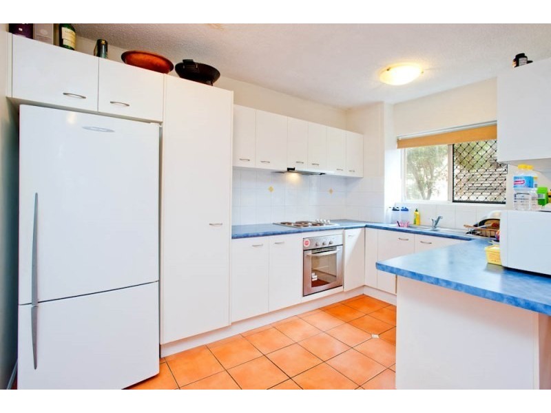 2/47 Rolle Street, Holland Park West QLD 4121