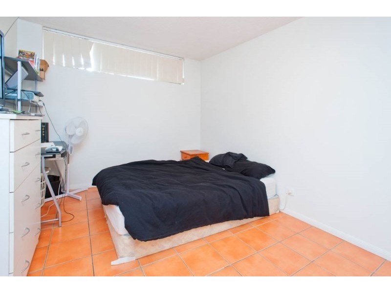 2/47 Rolle Street, Holland Park West QLD 4121