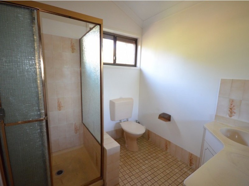 3 Kneale St, Holland Park West QLD 4121