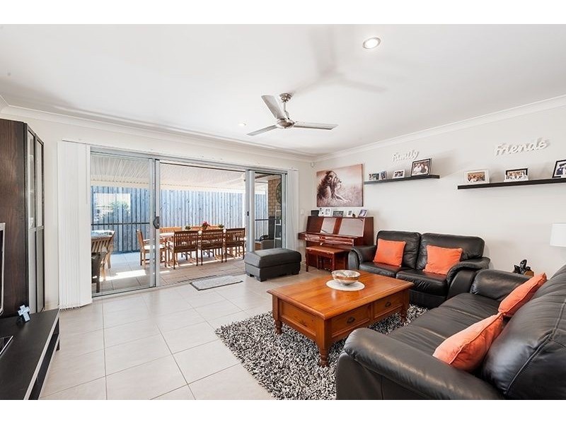 6 Alexander Close, Mackenzie QLD 4156