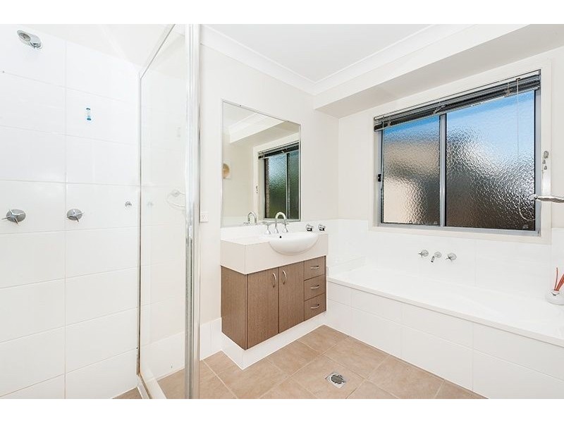 6 Alexander Close, Mackenzie QLD 4156