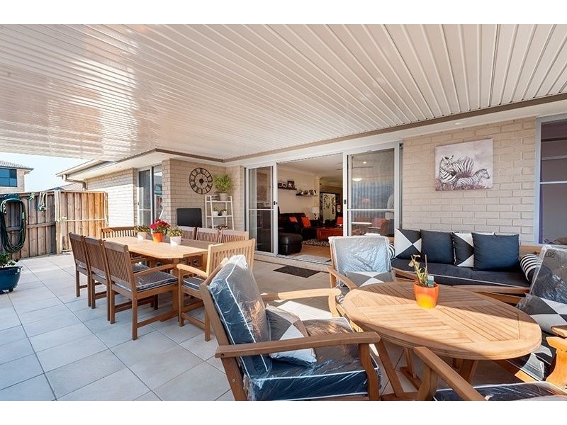 6 Alexander Close, Mackenzie QLD 4156