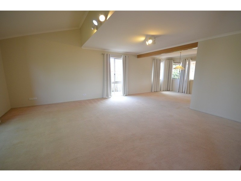 27 Greenwood St, Wishart QLD 4122