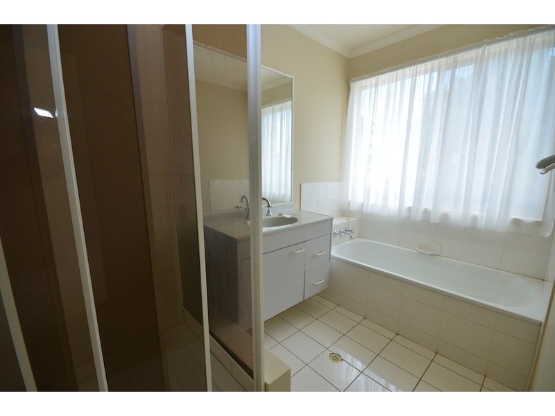 27 Greenwood St, Wishart QLD 4122