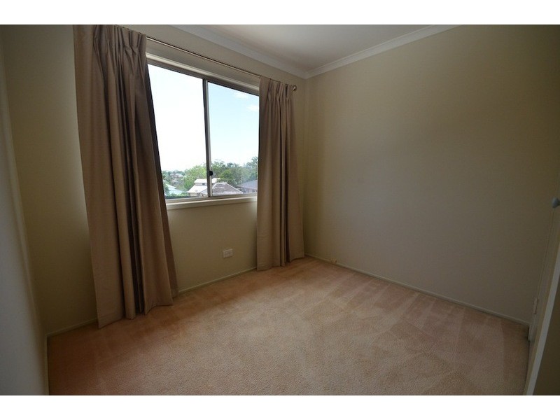 27 Greenwood St, Wishart QLD 4122