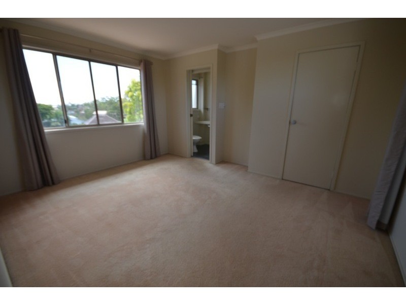 27 Greenwood St, Wishart QLD 4122