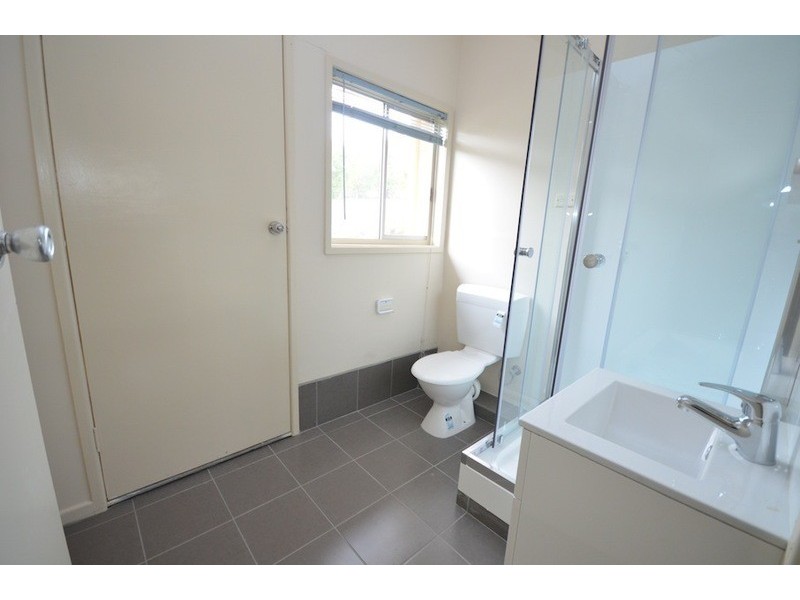 13 Captain St, Holland Park West QLD 4121