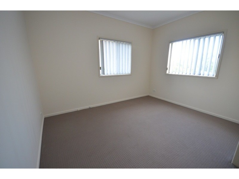 13 Captain St, Holland Park West QLD 4121