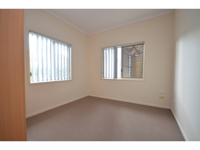 13 Captain St, Holland Park West QLD 4121