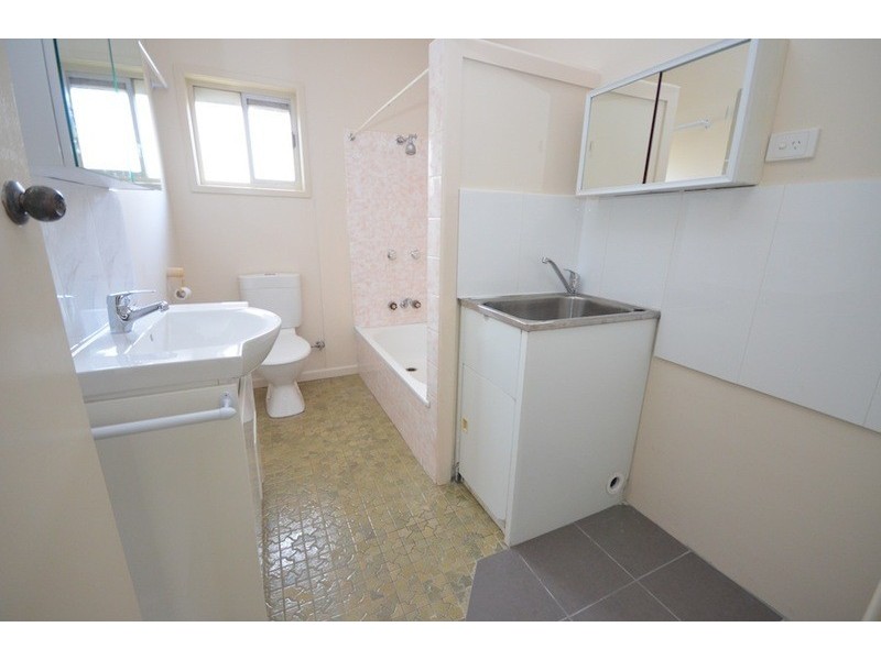 13 Captain St, Holland Park West QLD 4121