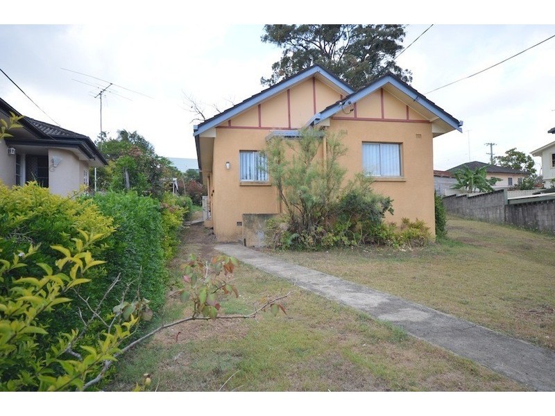 13 Captain St, Holland Park West QLD 4121