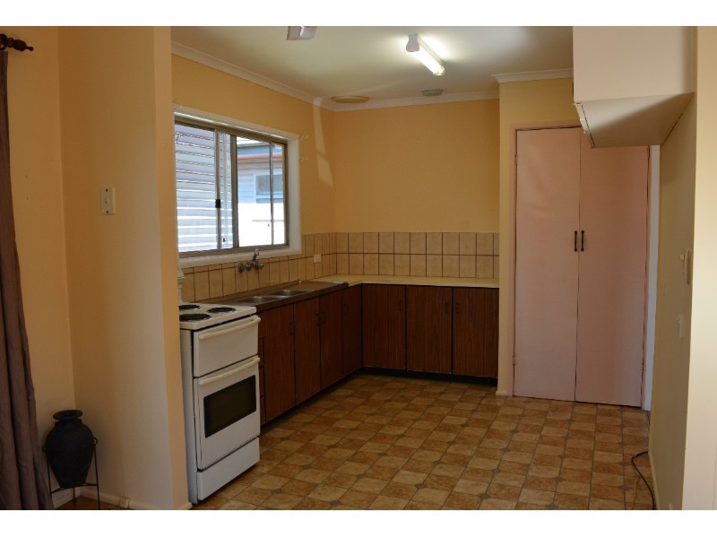 92  Newnham Rd, Mount Gravatt East QLD 4122