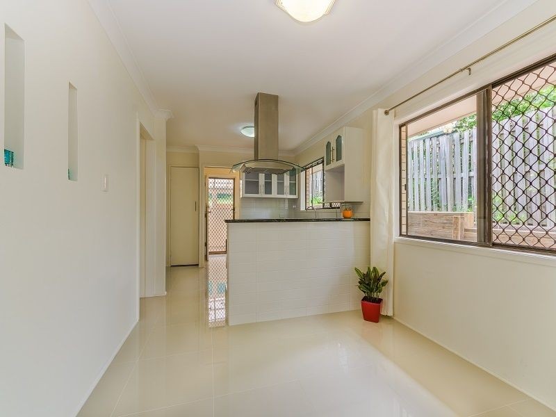 9 Juanita Grove, Springwood QLD 4127