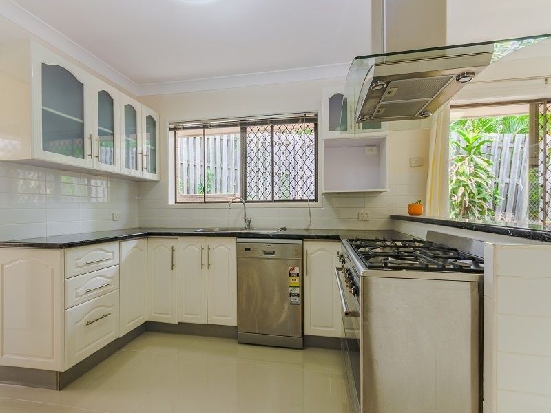 9 Juanita Grove, Springwood QLD 4127