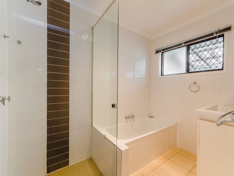 9 Juanita Grove, Springwood QLD 4127