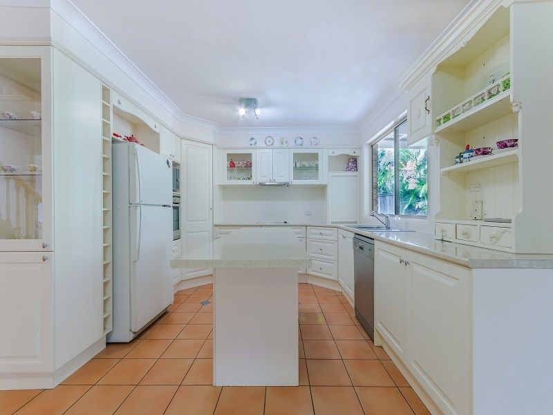 2 Engelmann Close, Carindale QLD 4152