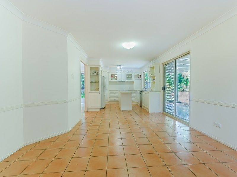 2 Engelmann Close, Carindale QLD 4152