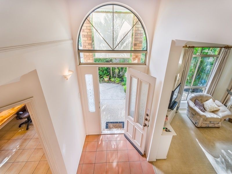 2 Engelmann Close, Carindale QLD 4152