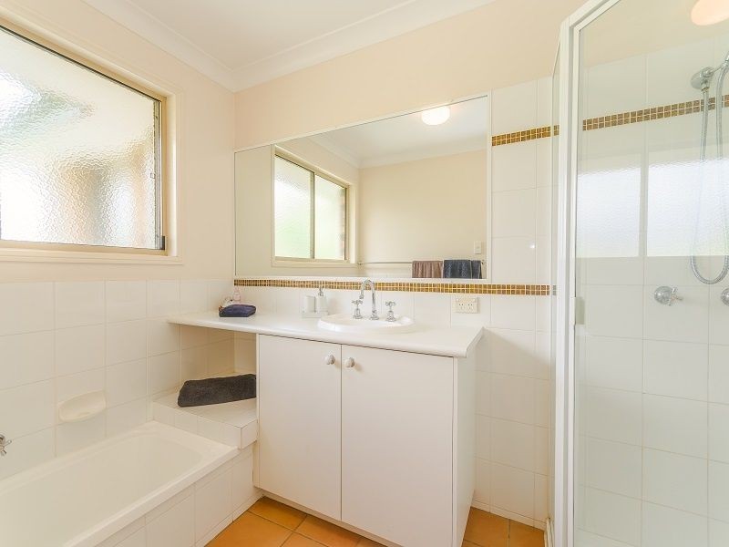 2 Engelmann Close, Carindale QLD 4152