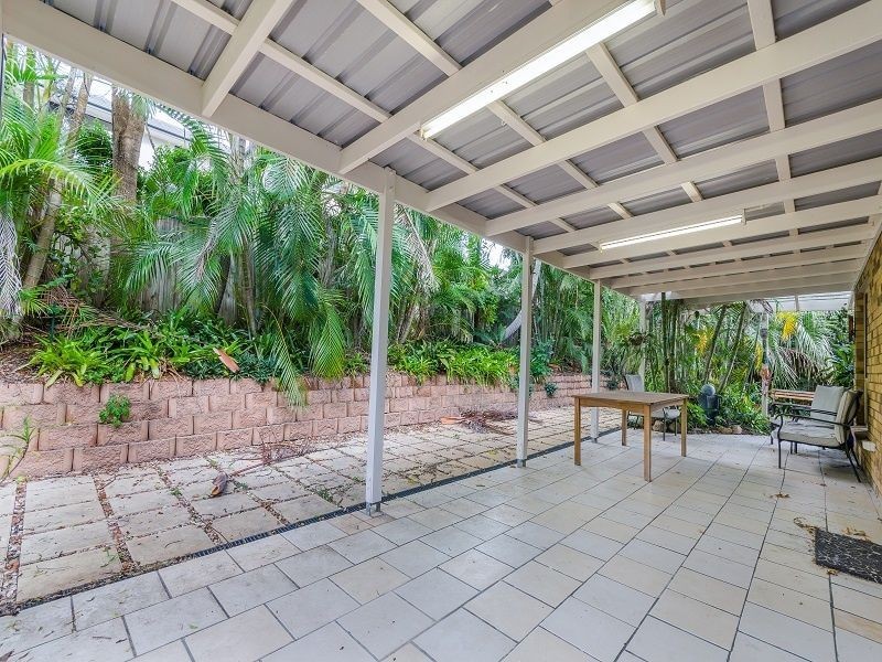 2 Engelmann Close, Carindale QLD 4152