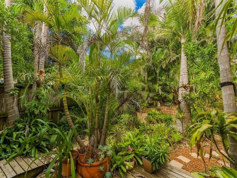 2 Engelmann Close, Carindale QLD 4152