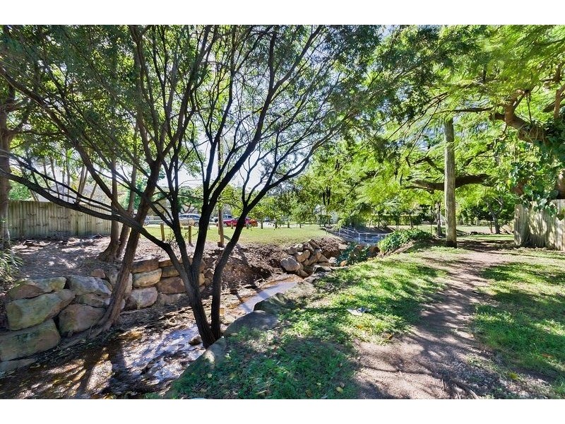 29-31 Whitley St, Mount Gravatt East QLD 4122