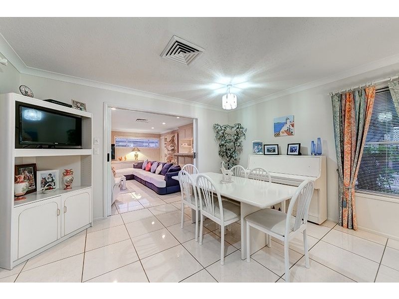500 Mains Road, Macgregor QLD 4109