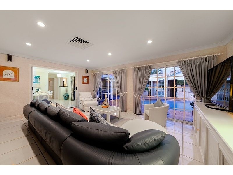 500 Mains Road, Macgregor QLD 4109