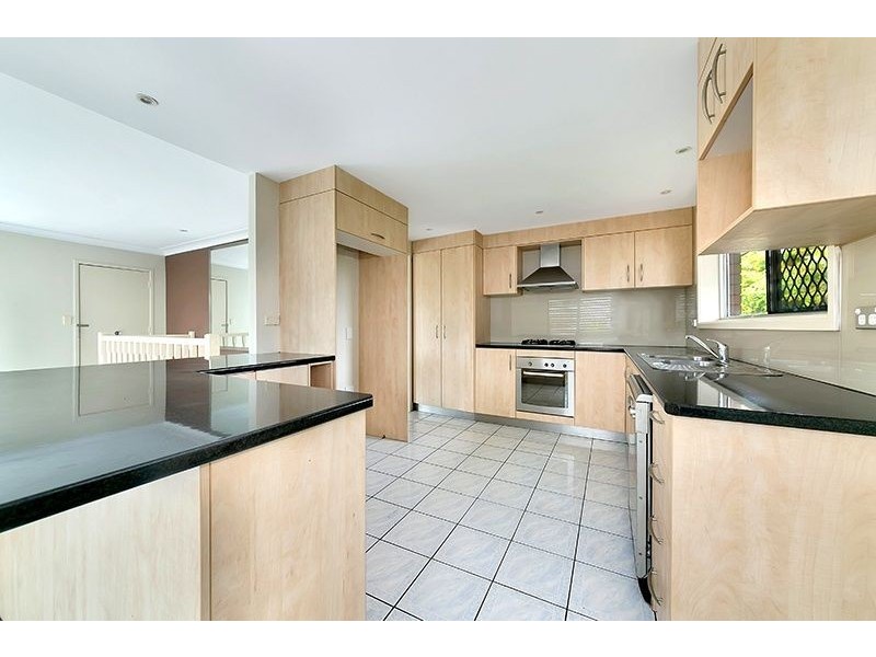 38 Dirkala St, Mansfield QLD 4122