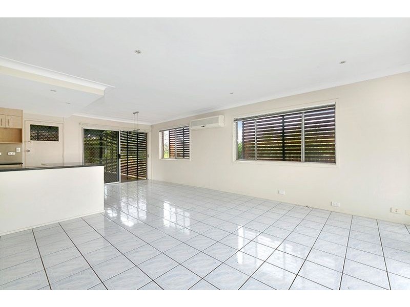 38 Dirkala St, Mansfield QLD 4122