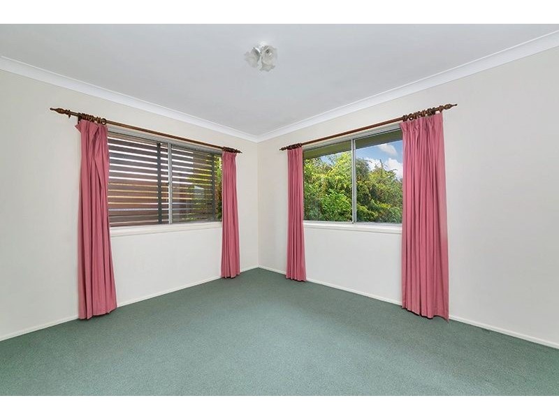 38 Dirkala St, Mansfield QLD 4122