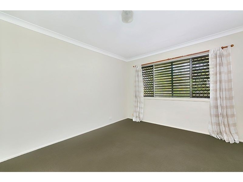 38 Dirkala St, Mansfield QLD 4122