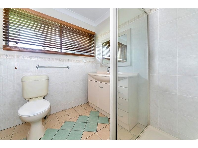 38 Dirkala St, Mansfield QLD 4122