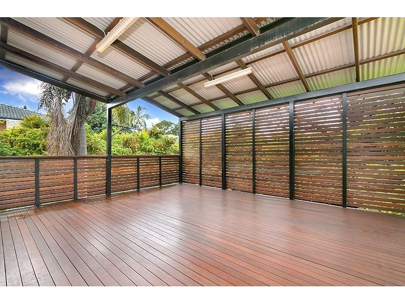 38 Dirkala St, Mansfield QLD 4122