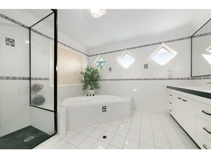 59 Wisteria Cr, Mount Gravatt East QLD 4122