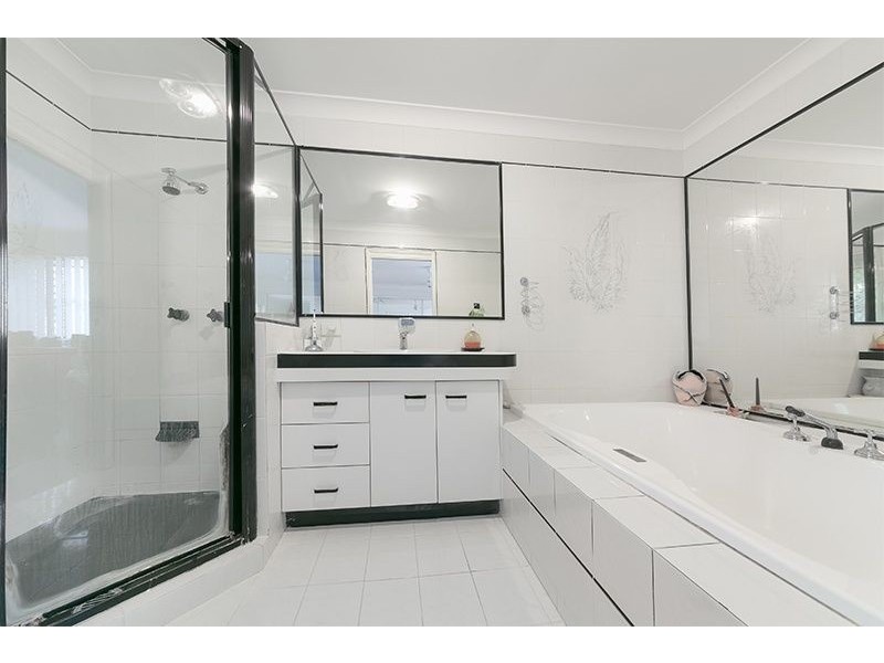 59 Wisteria Cr, Mount Gravatt East QLD 4122