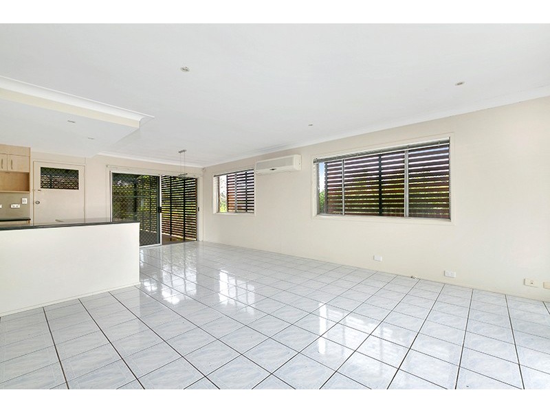 38 Dirkala Street, Mansfield QLD 4122