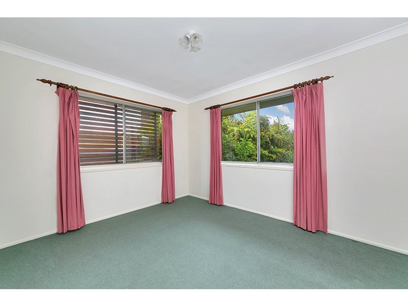 38 Dirkala Street, Mansfield QLD 4122